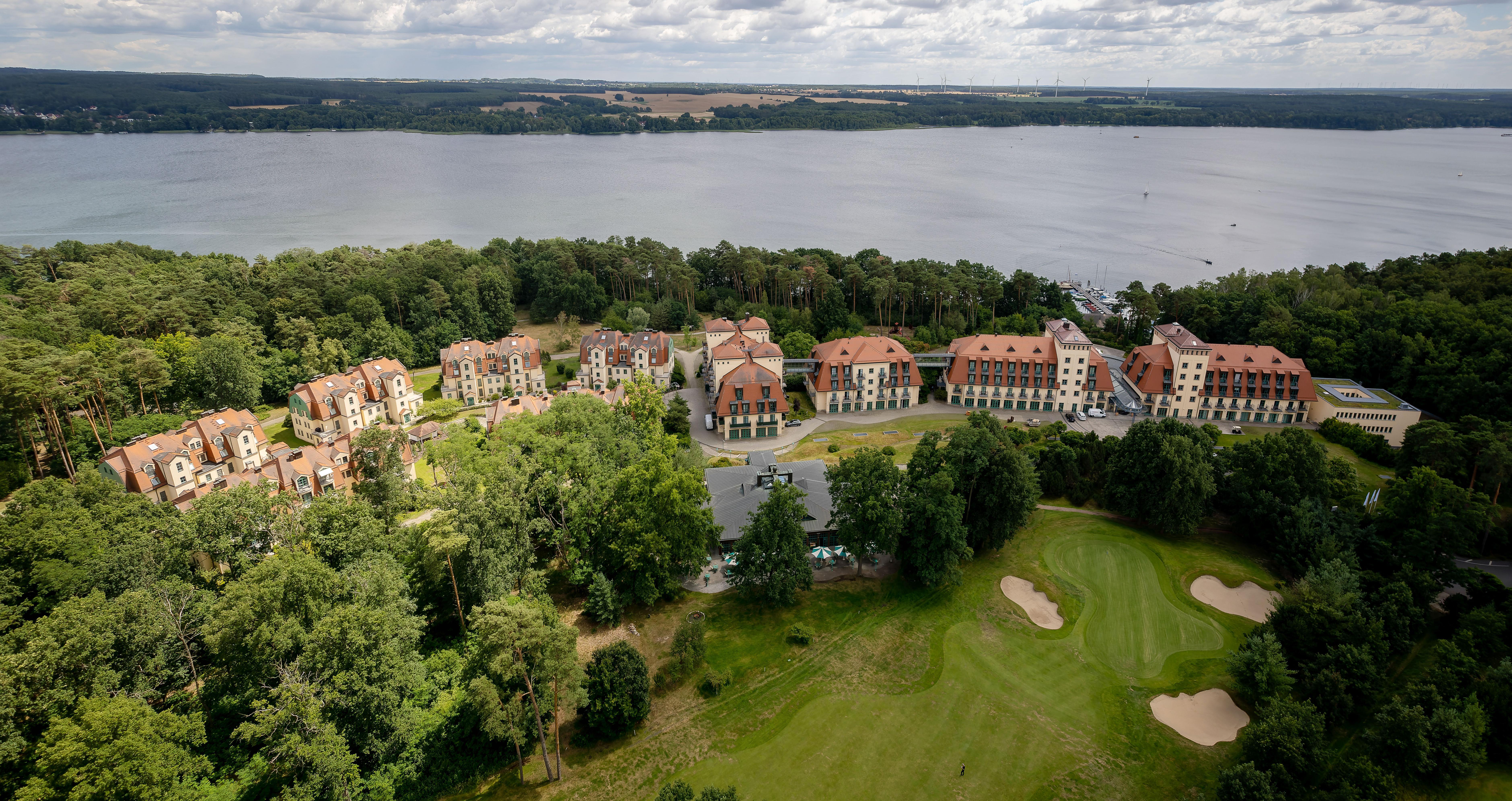 Precise Resort Bad Saarow Exterior photo Aerial view of the golf course