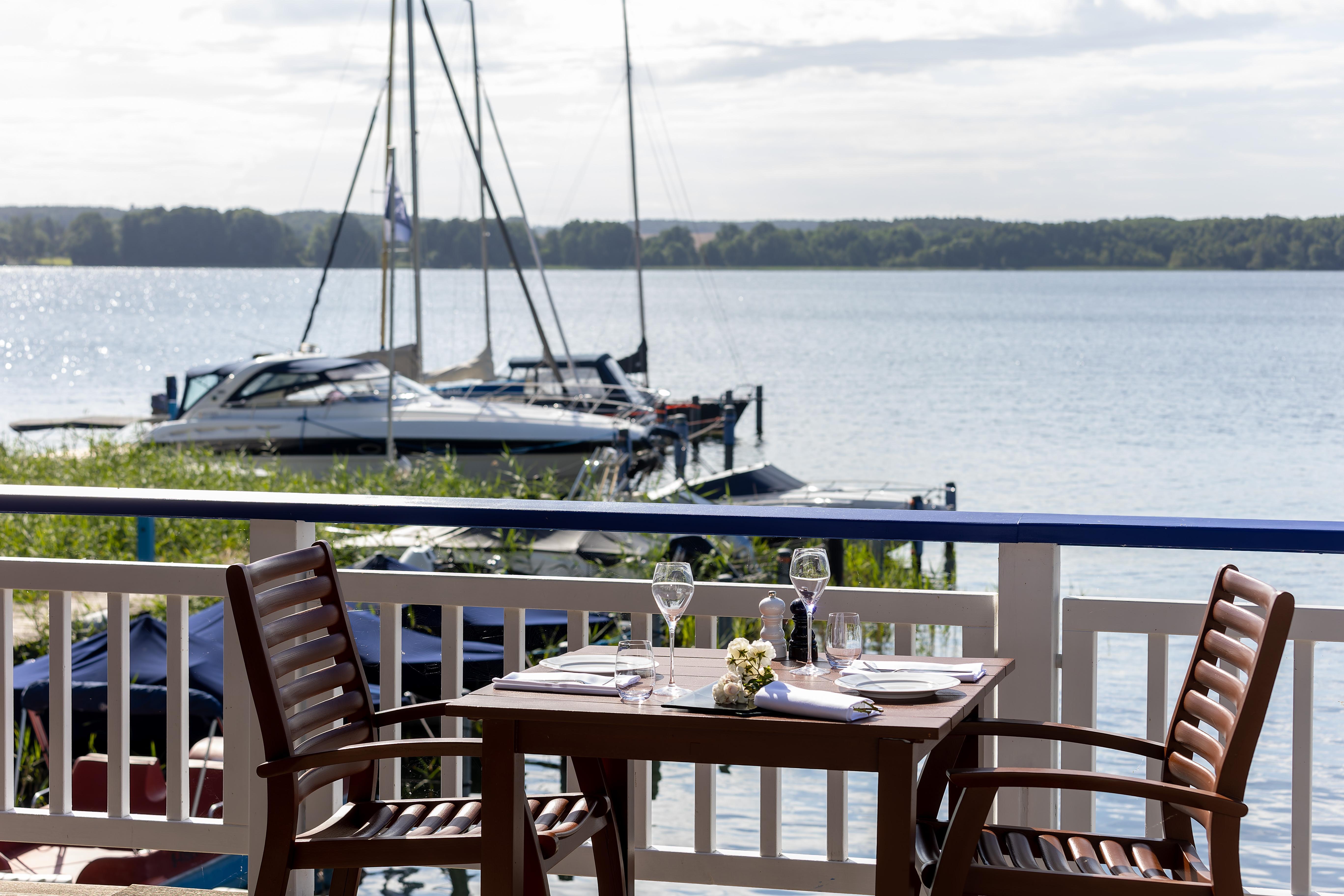 Precise Resort Bad Saarow Exterior photo View of the marina
